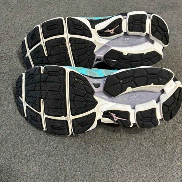 Mizuno Women's Size 9 Wave Horizon 3 Running Shoes Astral Aura/Lavender - Picture 5 of 6